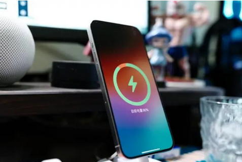 娄烦苹果15换屏服务分享用什么充电器给iPhone15充电更好 